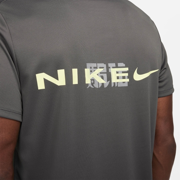 Nike Dri-FIT UV Miler Ekiden Maglietta - Medium Ash/Luminous Green/Light Bone