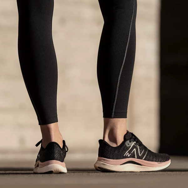 New Balance Fuelcell Propel v4 - Black/Pink