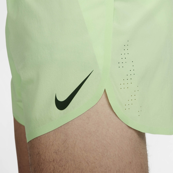 Nike Dri-FIT ADV AeroSwift 4in Shorts - Vapor Green/Black