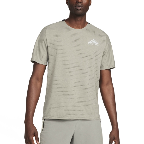 Camisetas Running Hombre Nike DriFIT Solar Chase Camiseta  Dark Stucco/Summit White DV9305053