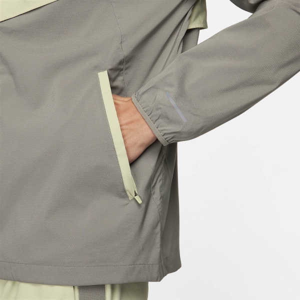 Nike Light Windrunner Jacket - Olive Aura/Dark Stucco/Reflective Silver