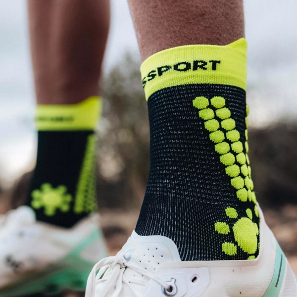 Compressport Pro Racing V4.0 Trail Socks - Black/Safe Yellow/Neo Pink