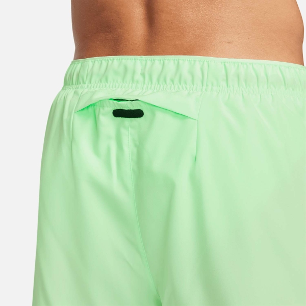 Nike Challenger Logo 7in Shorts - Vapor Green/Reflective Silver
