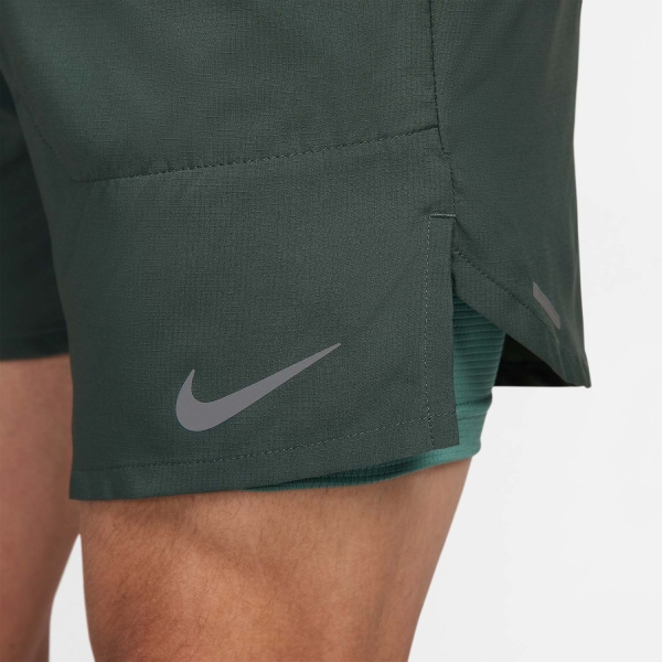 Nike Dri-FIT Stride 2 in 1 7in Pantaloncini - Vintage Green/Bicoastal/Reflective Silver
