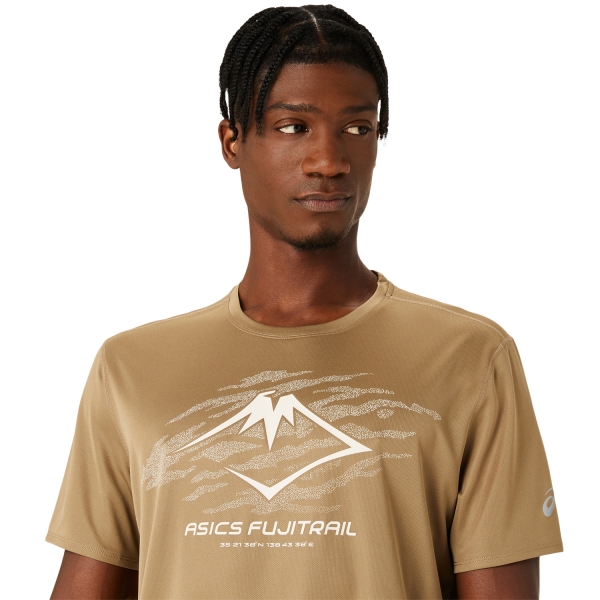 Asics Fujitrail Logo Camiseta - Pepper/Feather Grey/Oatmeal