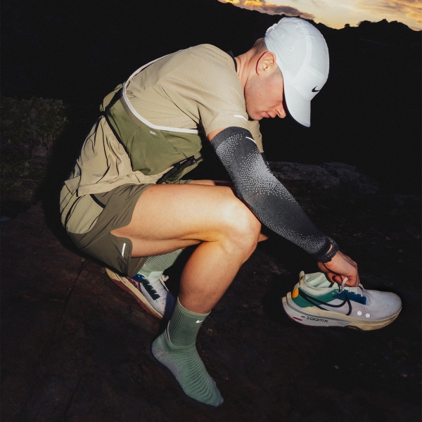 Nike Zegama Trail 2 - White/Black/Bicoastal/Court Blue