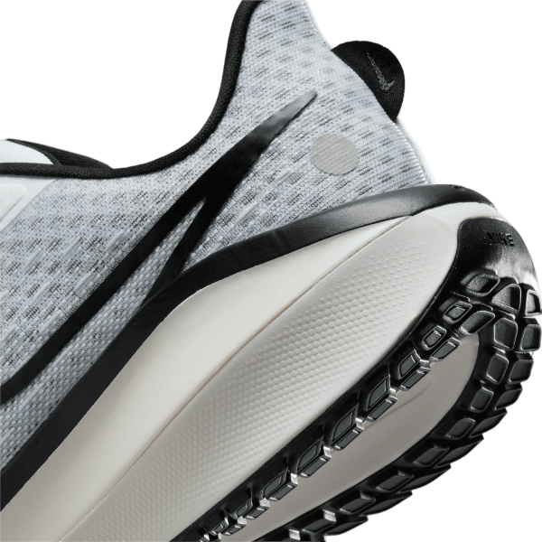 Nike Vomero 17 - White/Black/Pure Platinum/Vintage Green