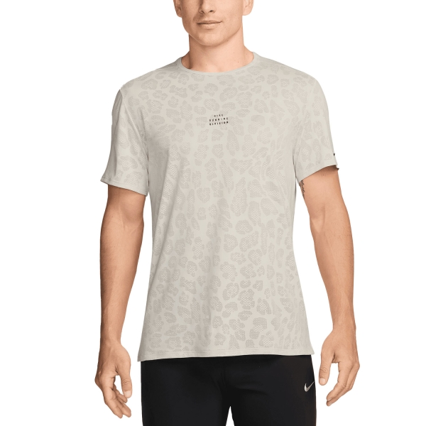 Maglietta Running Uomo Nike Rise 365 Run Division Maglietta  Light Bone FZ0613030