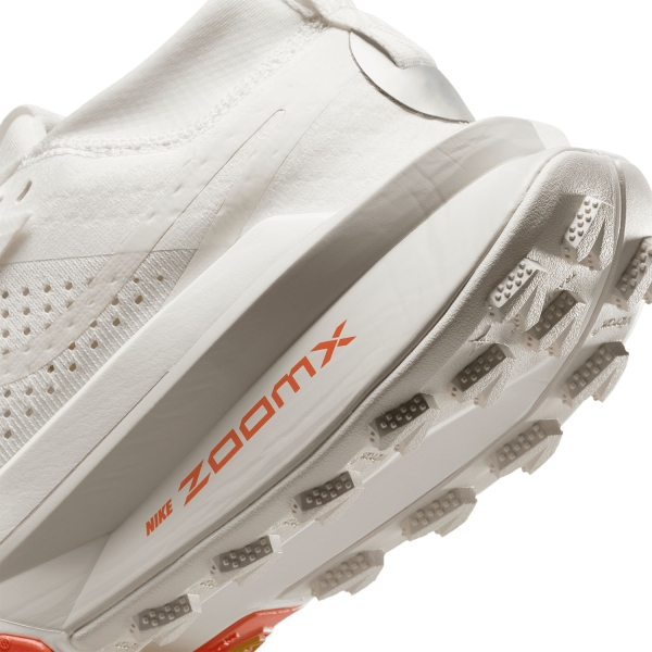 Nike Zegama Trail 2 - Sail/Phantom/Picante Red/Metallic Platinum