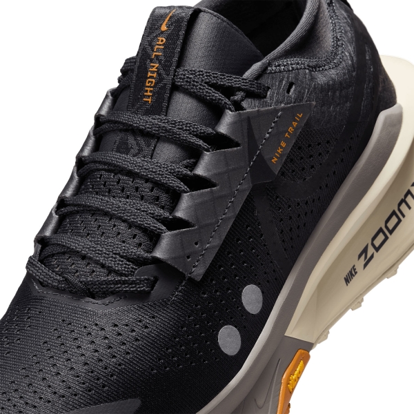 Nike Zegama Trail 2 - Off Noir/Black/Monarch/Pale Ivory