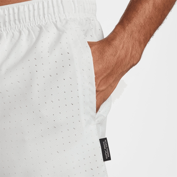 Nike Challenger Breathe 7in Shorts - Summit White/Reflective Silver