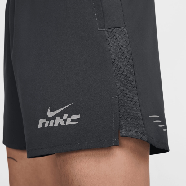 Nike Challenger Flash 5in Shorts - Dark Smoke Grey/Reflective Silver