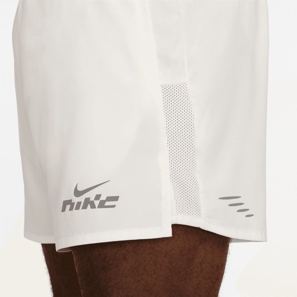 Nike Challenger Flash 5in Shorts - Sail/Reflective Silver