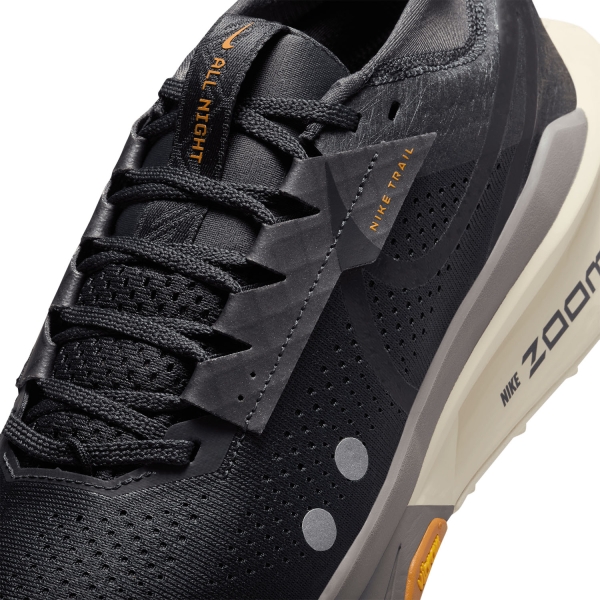 Nike Zegama Trail 2 - Off Noir/Black/Monarch/Pale Ivory