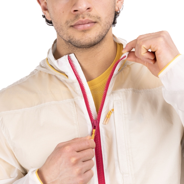 Under Armour Launch Trail Jacket - Stone/Sandstorm/Reflective