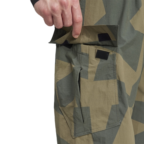 adidas Terrex Xploric Cargo Printed Pantaloni - Carbon/Legend Ivy/Olive Strata/Orbit Green
