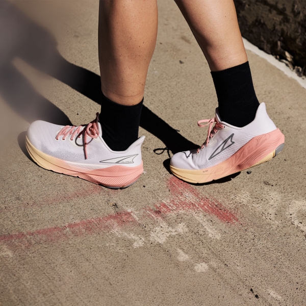 Altra Experience Flow - White/Coral