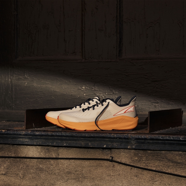 Altra Experience Form - Sand