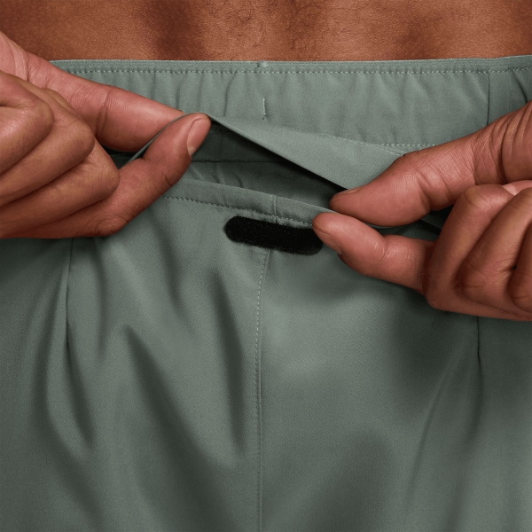 Nike Challenger 5in Pantaloncini - Clay Green/Reflective Silver