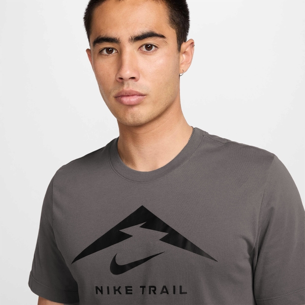 Nike Dri-FIT Trail Logo Camiseta - Cave Stone/Black