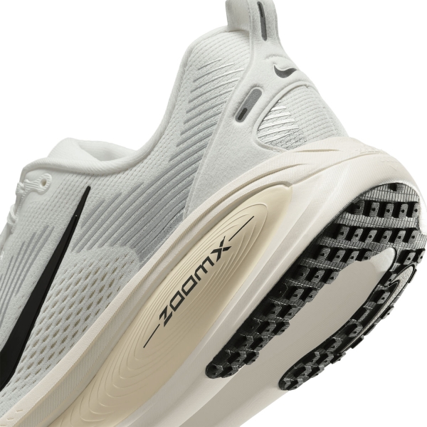 Nike Vomero 18 - Summit White/Black/Cononut Milk
