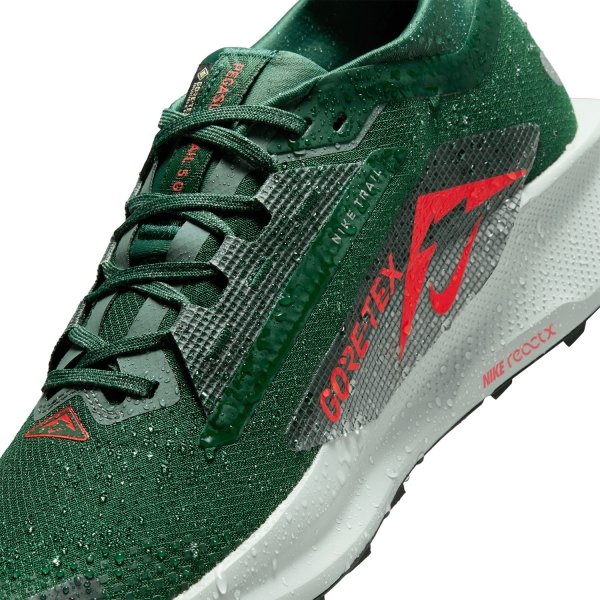 Nike ReactX Pegasus Trail 5 GTX - Fir/Bright Crimson/Clay Green