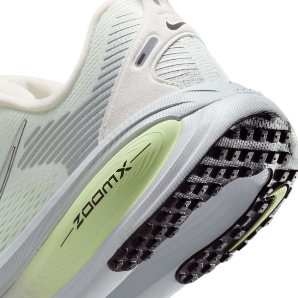 Nike Vomero 18 - Summit White/Black/Barely Volt