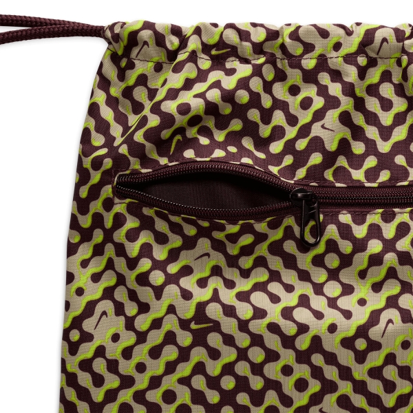 Nike Brasilia AOP 9.5 Bolsa - Burgundy Crush/Black/Volt