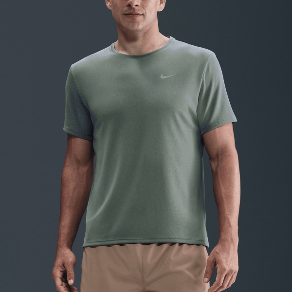 Maglietta Running Uomo Nike DriFIT UV Run Division Miler Maglietta  Clay Green/Reflective Silver DV9315364