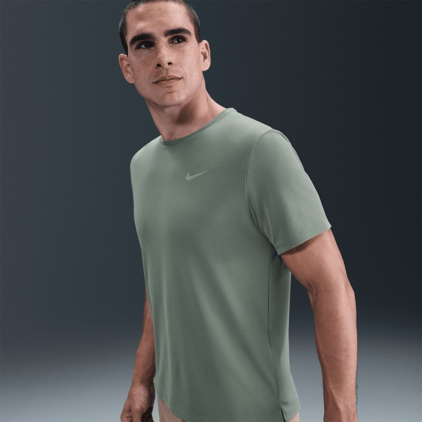 Nike Dri-FIT UV Run Division Miler Maglietta - Clay Green/Reflective Silver