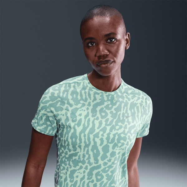 Nike Swift Graphic Camiseta - Mint Foam/Cannon/Reflective Silver