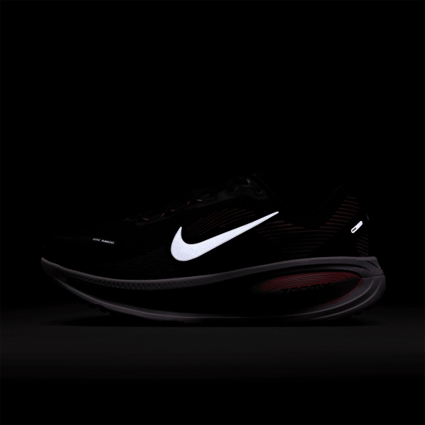 Nike Vomero 18 Wide - Black/Summit White/Bright Crimson