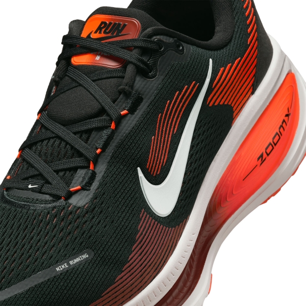 Nike Vomero 18 Wide - Black/Summit White/Bright Crimson