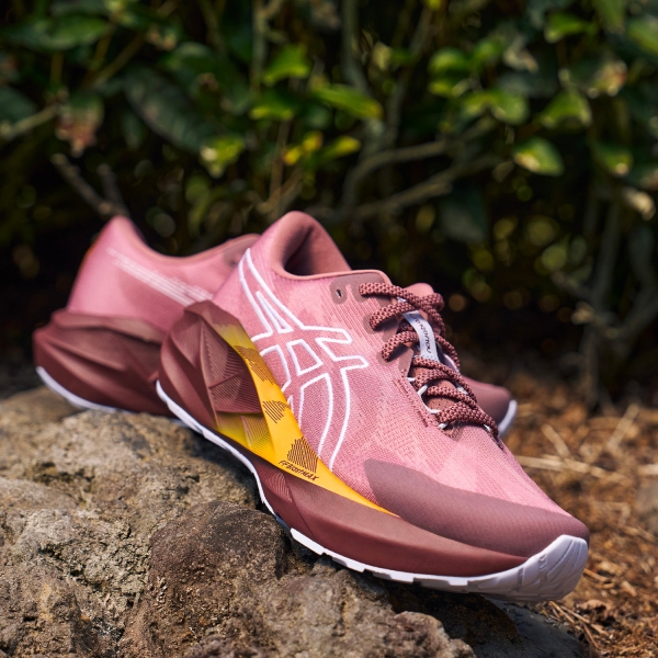 ASICS Novablast 5 TR - Nature Bathing/Rubbled Red