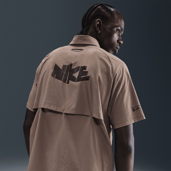 Nike Dri-FIT UV Logo Camiseta - Mink Brown