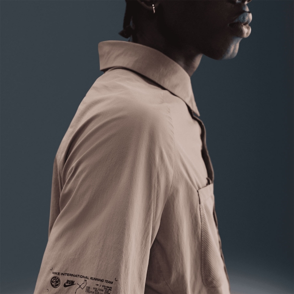 Nike Dri-FIT UV Logo Camiseta - Mink Brown