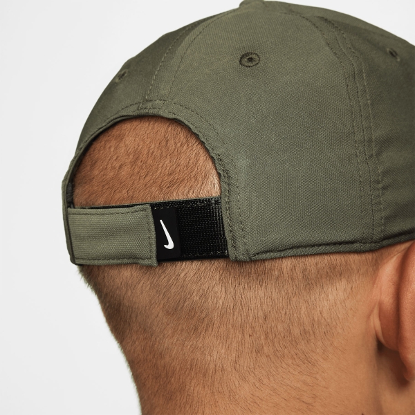 Nike Dri-FIT Club Logo Cappello - Medium Olive/White