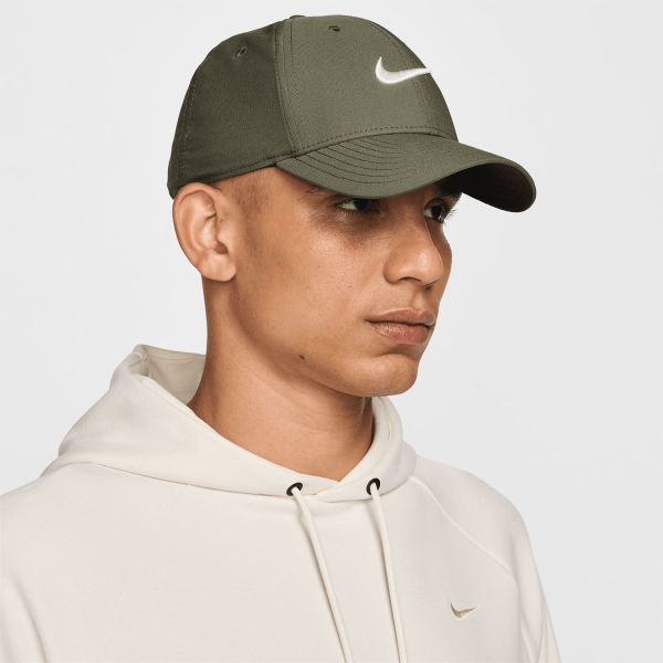 Nike Dri-FIT Club Logo Cappello - Medium Olive/White
