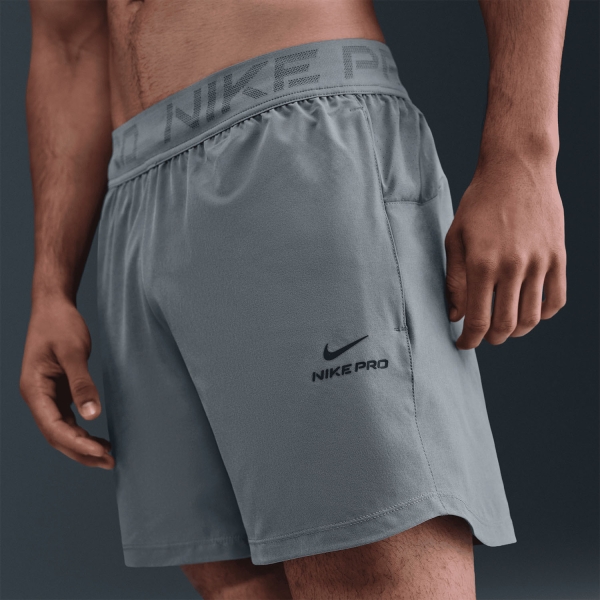 Pantaloncino Training Uomo Nike Pro 6in Pantaloncini  Smoke Grey/Black HV0411084