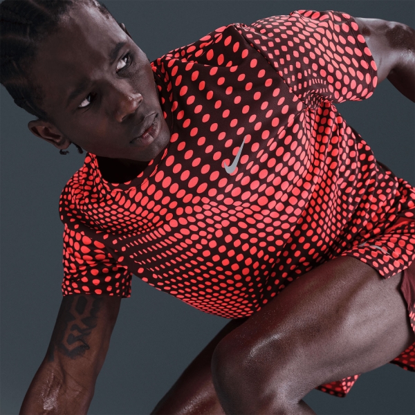 Nike Miler Graphic Maglietta - Burgundy Crush/Reflective Silver