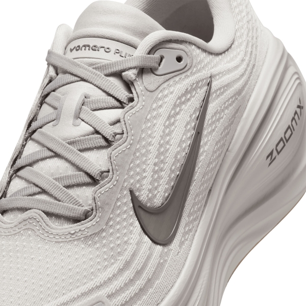 Nike Vomero Plus - College Grey/Medium Ash/Light Iron Ore