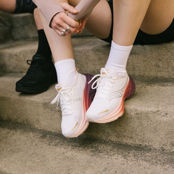 Saucony Hurricane 25 - White/Cameo