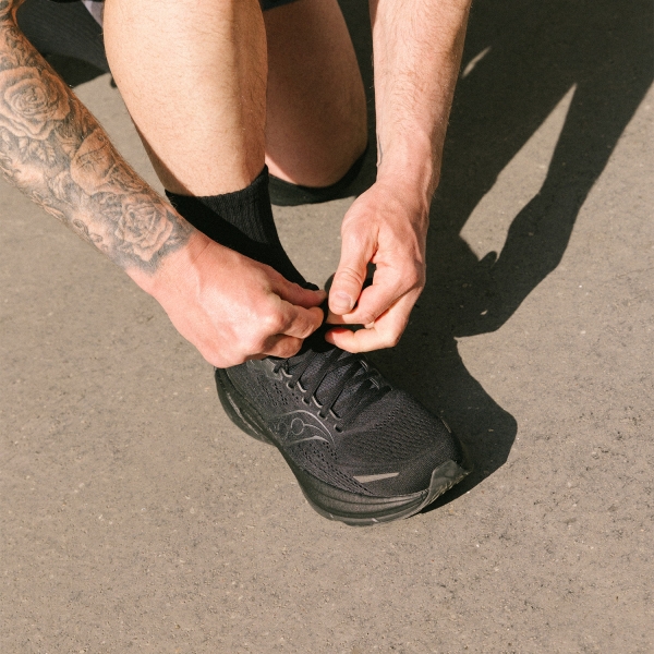 Saucony Hurricane 25 - Triple Black