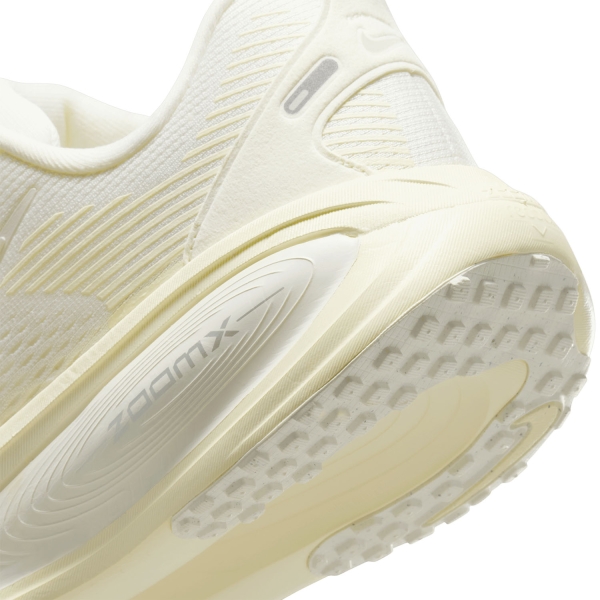 Nike Vomero 18 - Sail/Summit White/Coconut Milk/White