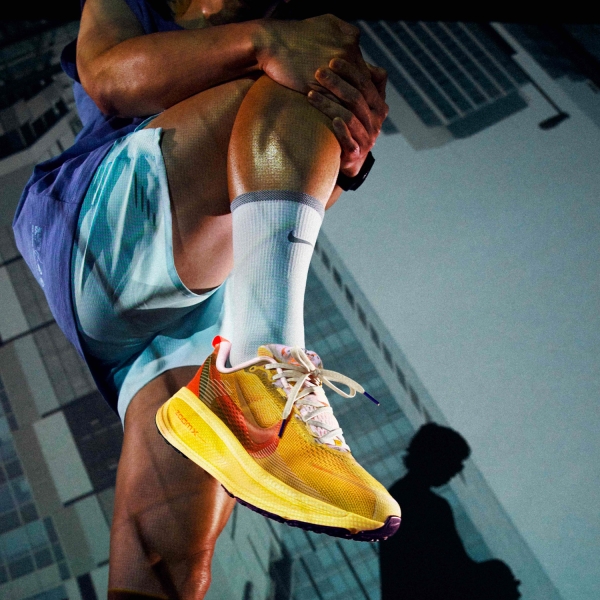 Nike Vomero 18 SE - Clear/Vivid Sulfur