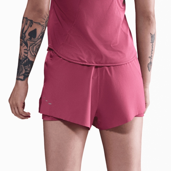 Nike Swift 2 in 1 2.5in Pantaloncini - Sweet Beet/Reflective Silver