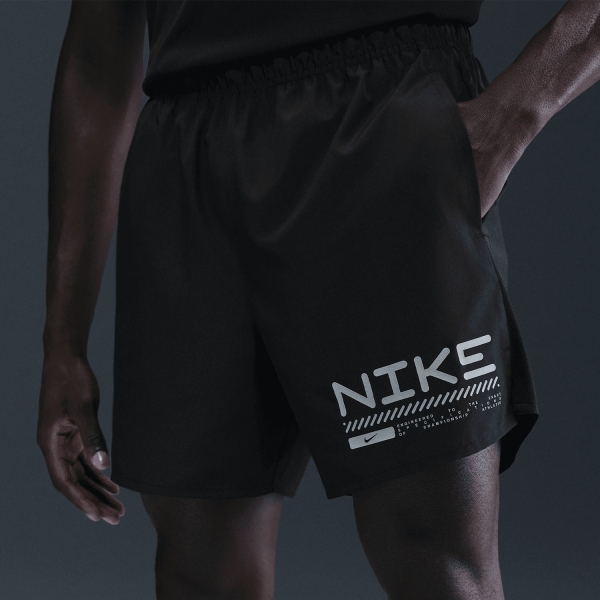 Pantaloncino Running Uomo Nike Challenger Pro 2 in 1 5in Pantaloncini  Black/Anthracite/Reflective Silver HV2679010