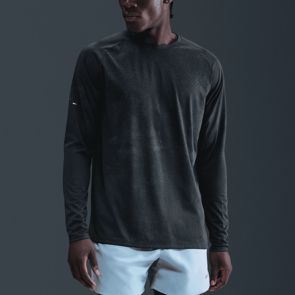 CamisaRunning Hombre Nike Stride DriFIT ADV Camisa  Off Noir IM7836045