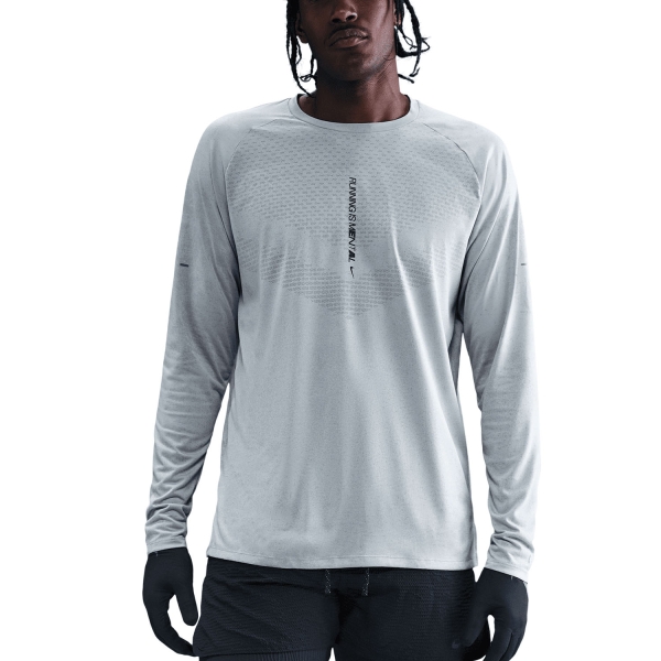 CamisaRunning Hombre Nike Stride DriFIT ADV Camisa  Light Smoke Grey IM7836077