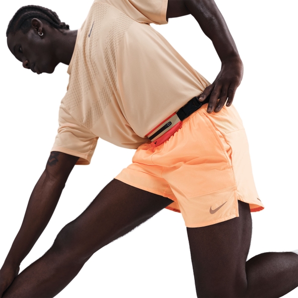 Nike Dri-FIT Stride 5in Pantaloncini - Orange Chalk/Black/Reflective Silver